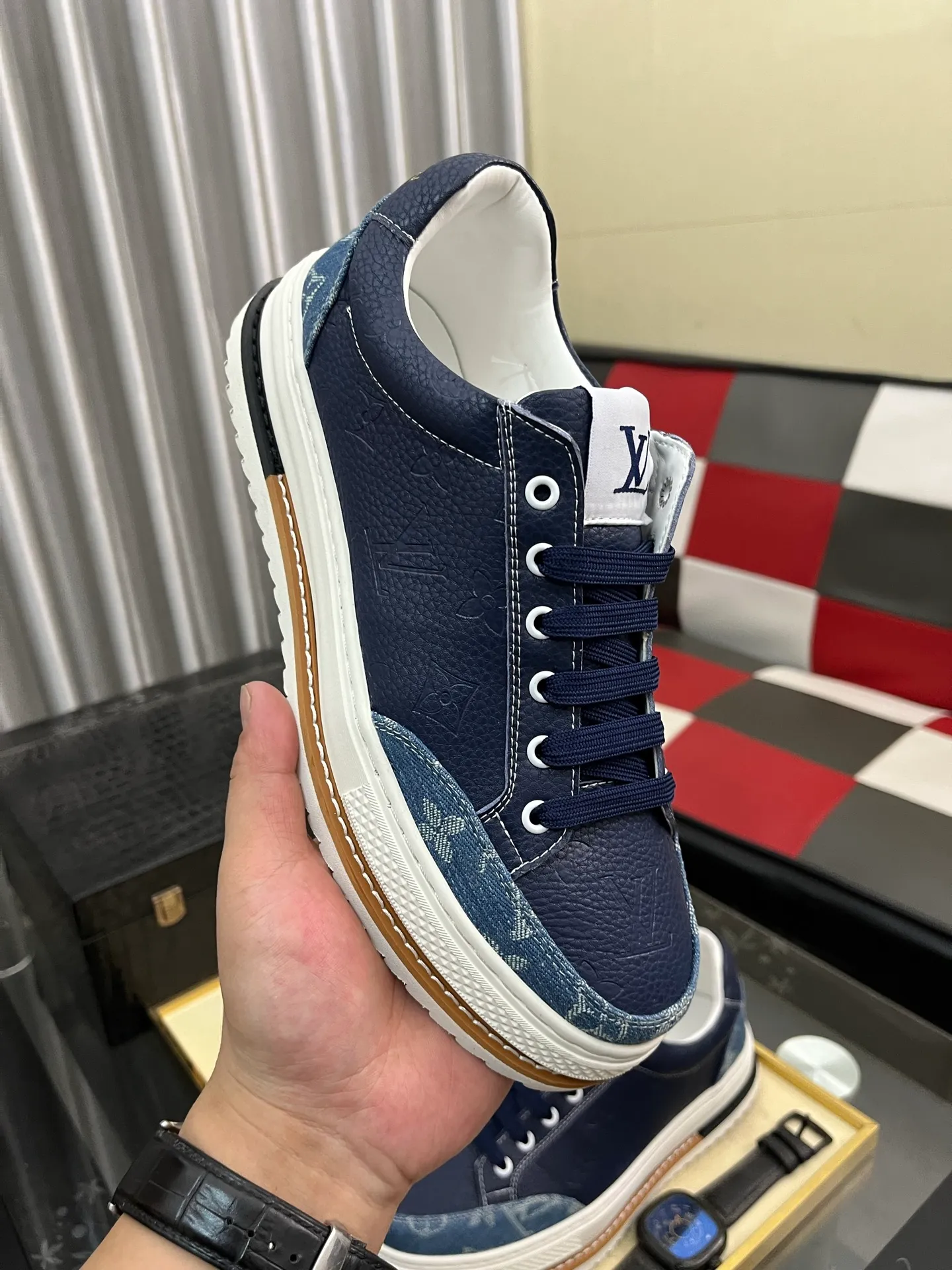 Men's shoes 💰400⌚️⌚️【LOUIS VUITTON】Same style as Louis Vuitton* official website 🚹Men's high-top casual shoes❤️Same style as popular celebrities ~ Best-selling at home and abroad Lv focuses on the checkerboard series...Imported first-layer cowhide with special fabrics➕Full sheepskin lining➕Brand-specific hollow outsole💎Number: 38-442️⃣Colors available